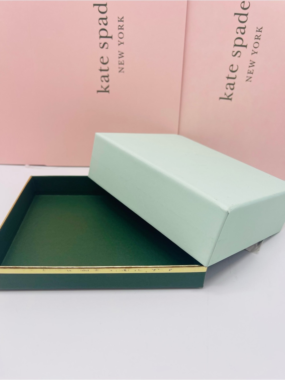 Kate Spade New York Empty Gift Box Green Pink Logo Box” Packaging
New - Picture 12 of 16